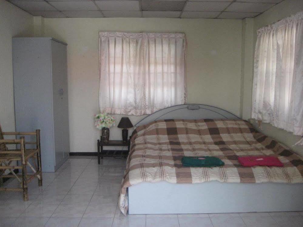 Sri Krung Guest House Ayutthaya Bagian luar foto