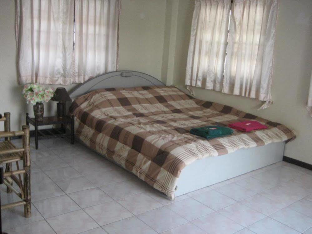 Sri Krung Guest House Ayutthaya Bagian luar foto