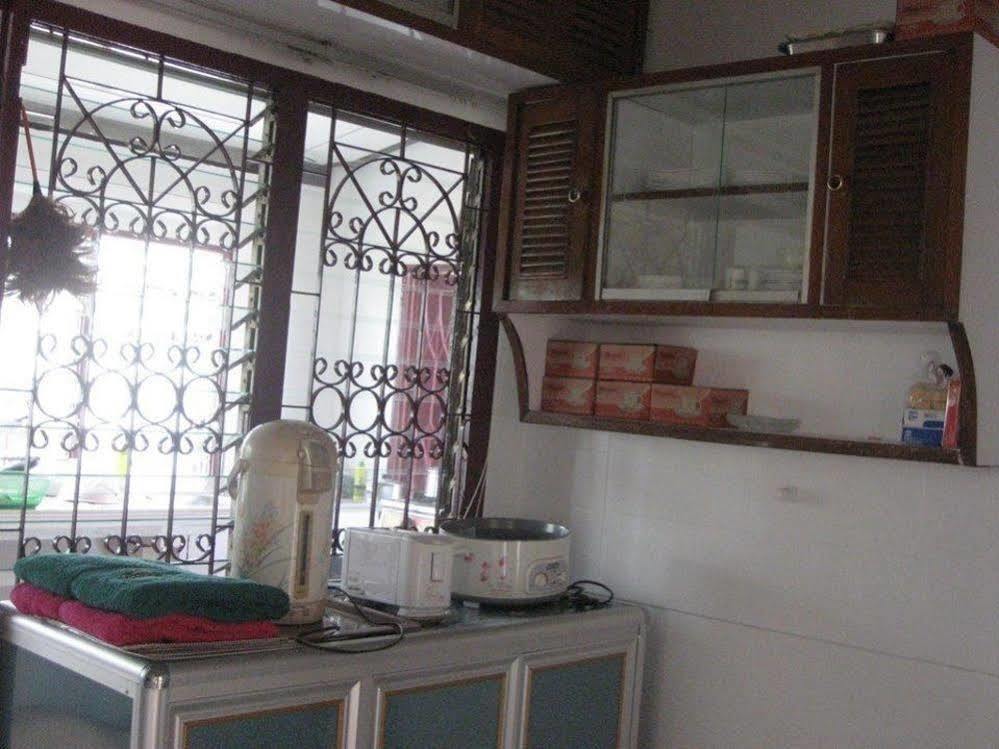 Sri Krung Guest House Ayutthaya Bagian luar foto